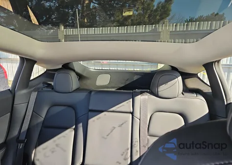 2022 Tesla Model Y from USA, damaged, VIN 7SAYGDEE4NF368655